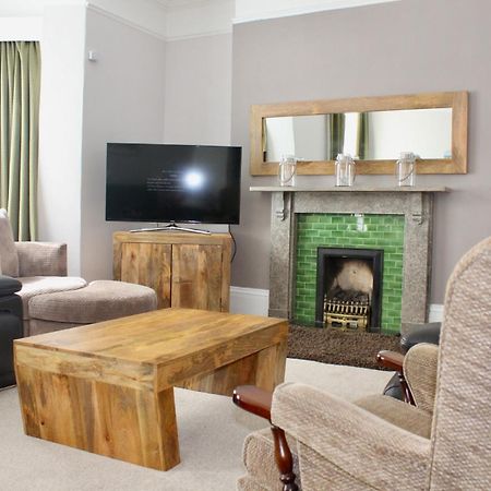 Tidesreach Filey, Sleeps 13, Close To Beach Eksteriør bilde