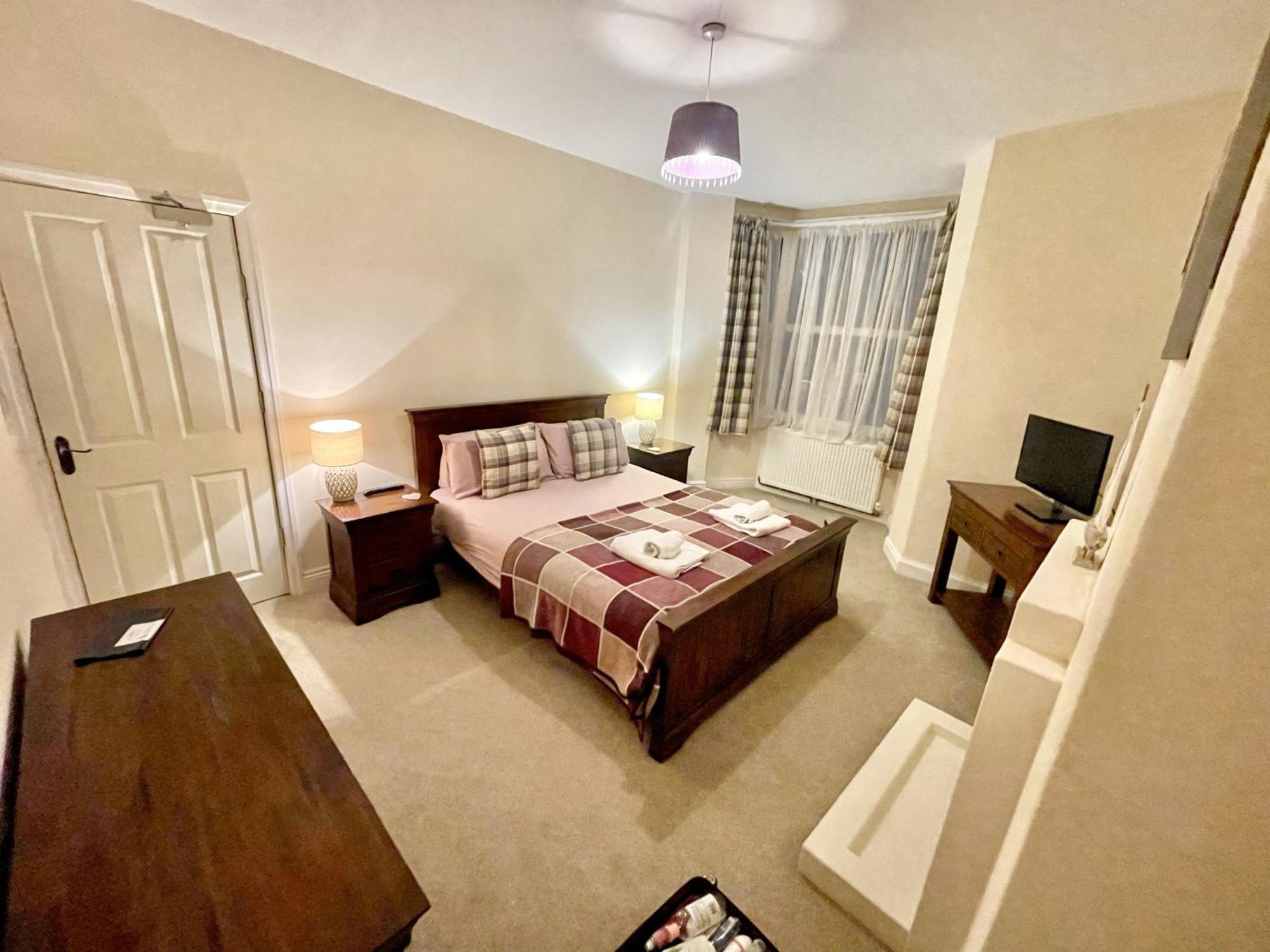Tidesreach Filey, Sleeps 13, Close To Beach Eksteriør bilde