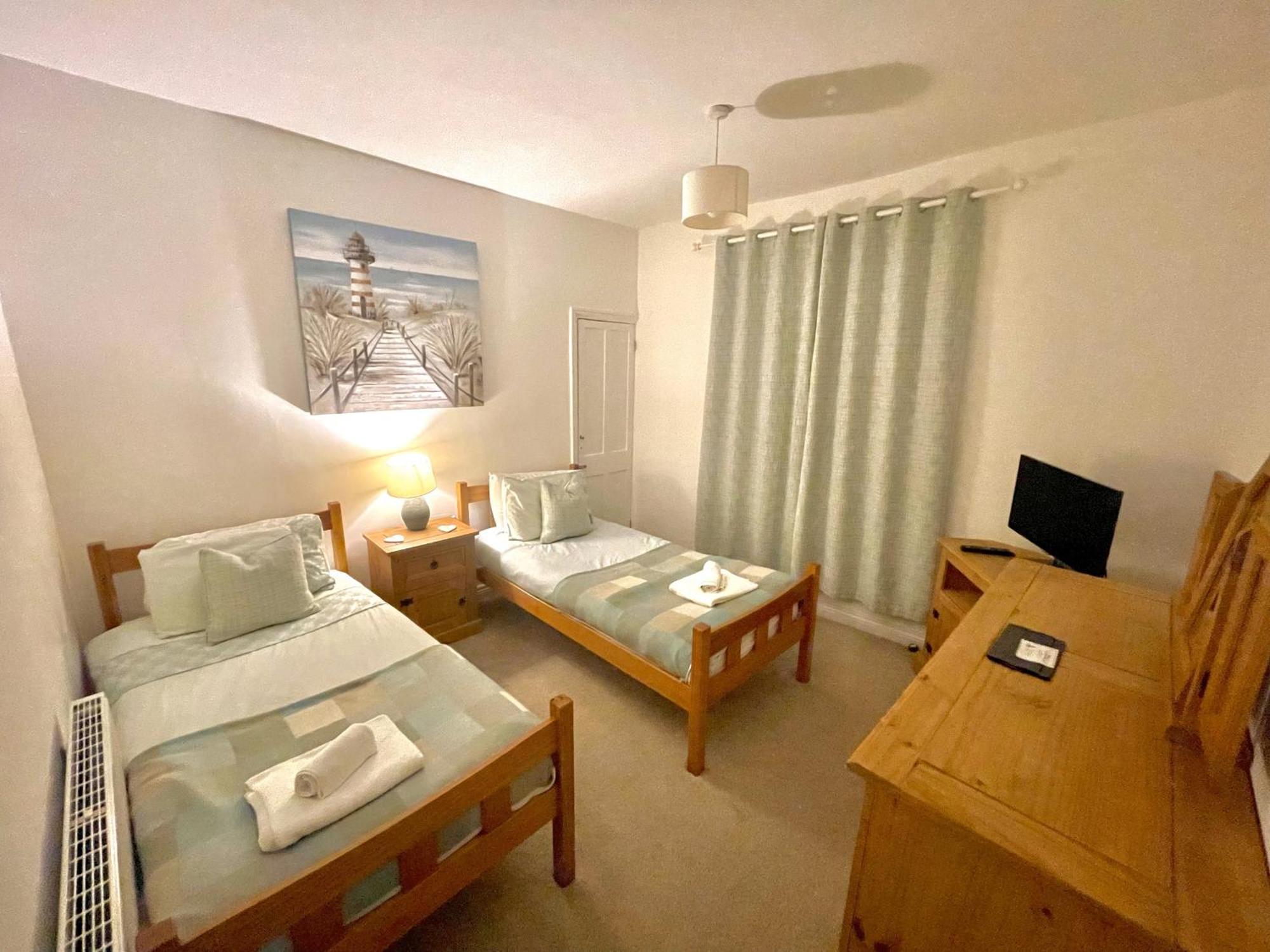 Tidesreach Filey, Sleeps 13, Close To Beach Eksteriør bilde